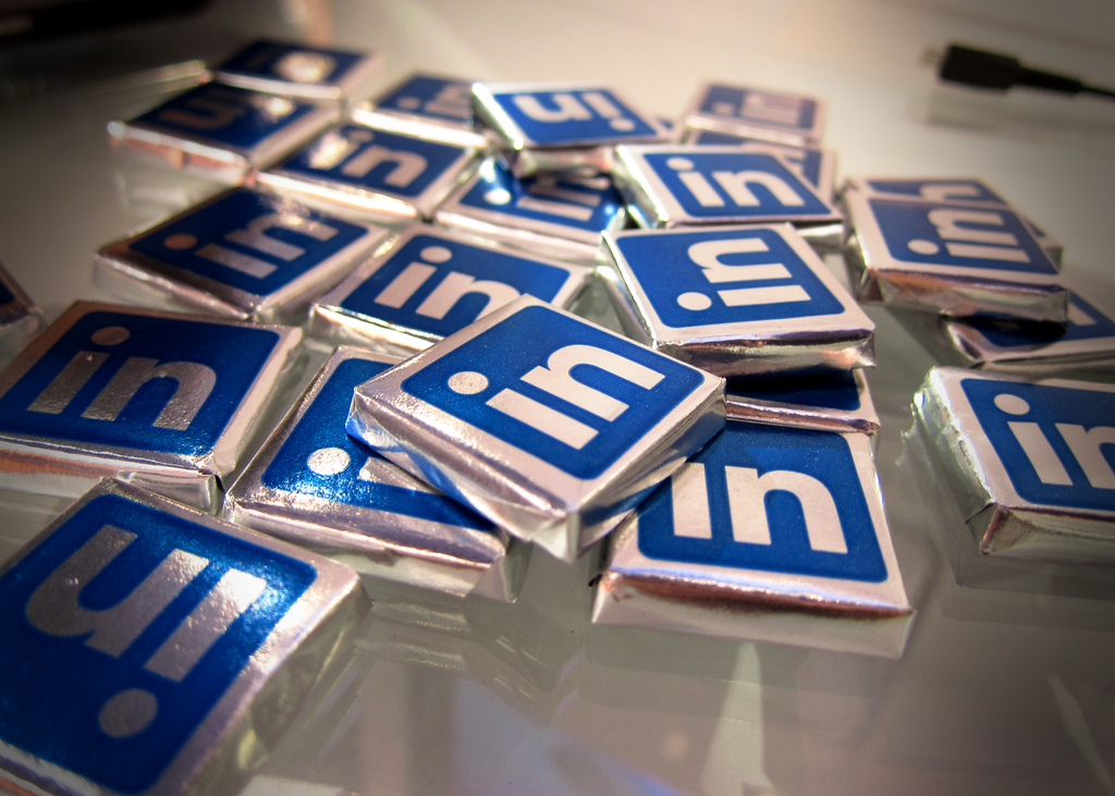 8 Ways to Use LinkedIn for Event Marketing (Without Paying For Ads)